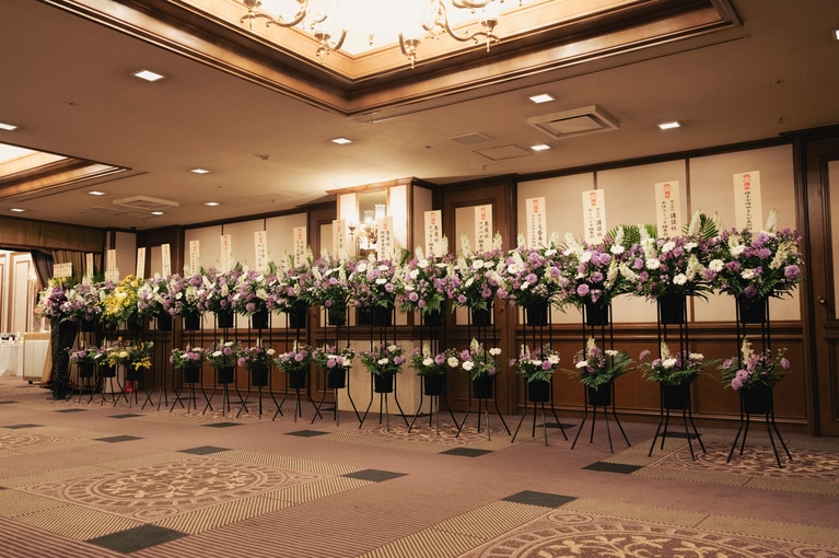 お祝いのお花がズラリ。