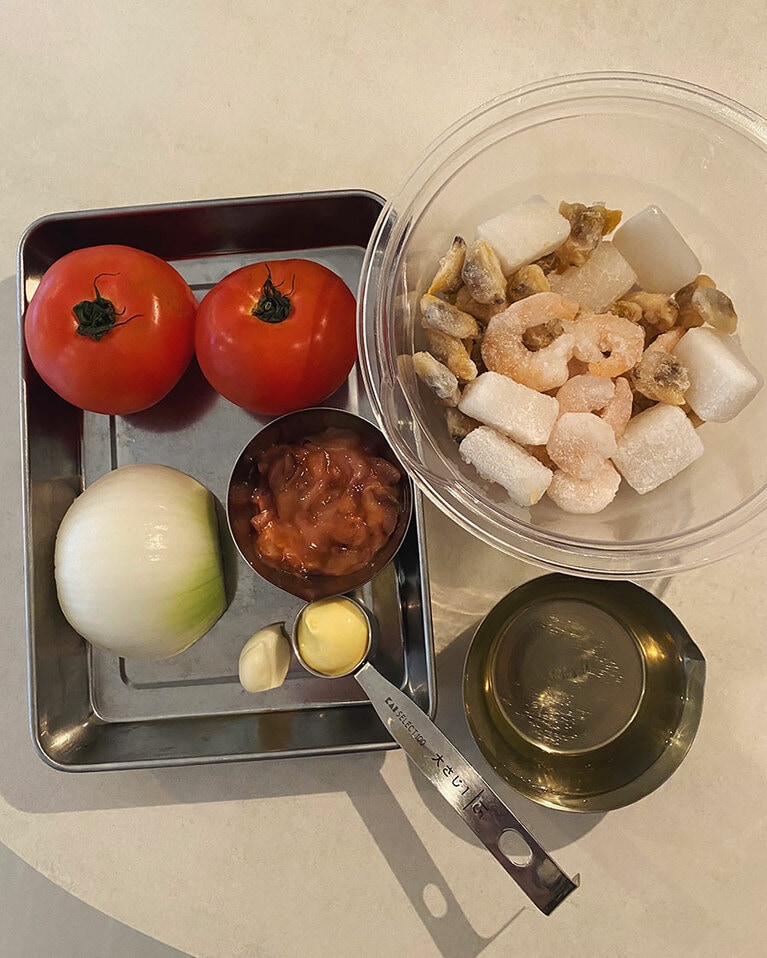 【ブイヤベースごはん】材料。