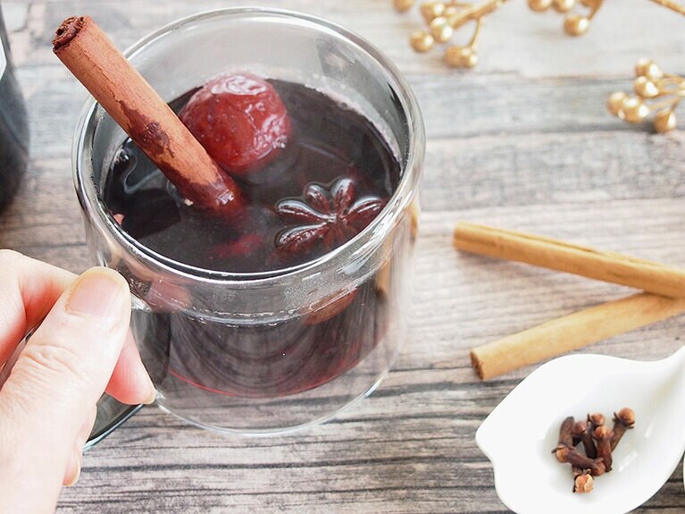 (4) カップに注ぎ入れ、完成です。