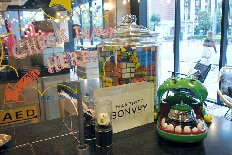 おもちゃやゲームがあちこちに。