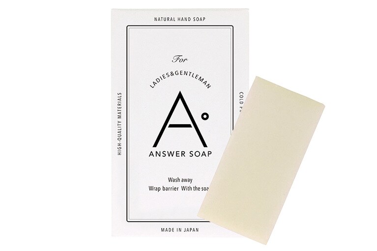 【ソープトワレ】ほんのり柑橘系の香りのベーシックタイプ。「手洗いが大切なのはわかるけど、手荒れするのが悩み……」という声に応えるべく、除菌効果は当然として、保湿、美肌効果にもこだわり、ベーシックタイプには真珠エッセンスを配合。ソープトワレ シトラス 10枚入り 500円／大阪エース