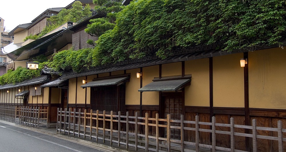 文政元年(1818年)に創業し、200年以上の歴史を誇る純日本旅館である、京都の「柊家」(写真)をはじめ、日本屈指の個性豊かな名旅館が「パレスホテル東京」に集う。