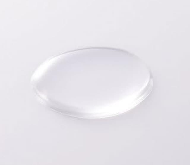 透明で気持ち柔らかさもあるテクスチャー。肌がふわふわすべすべ感触に。