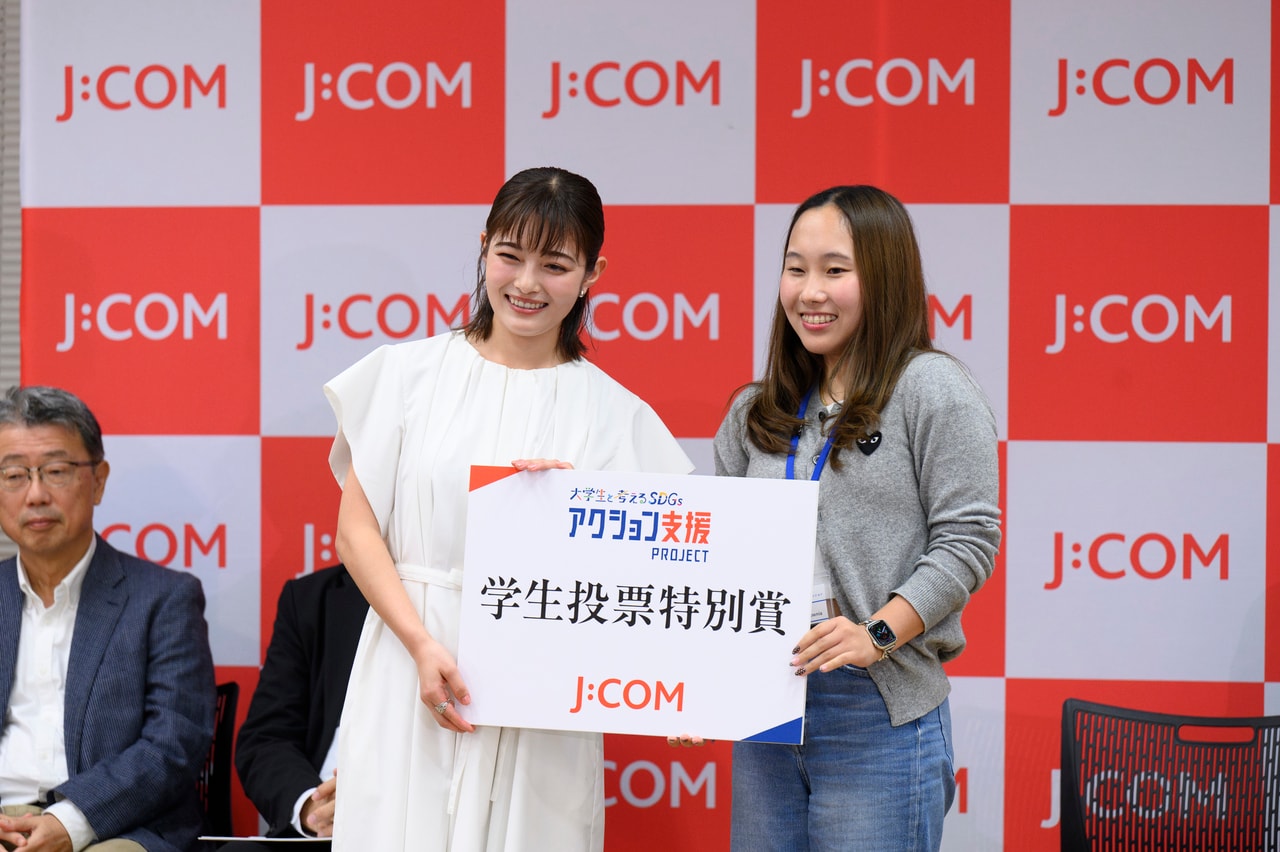 井上咲楽さんは、ポスターセッションで、話しているときの神藤さんの楽しそうな表情も印象的だったとコメント。