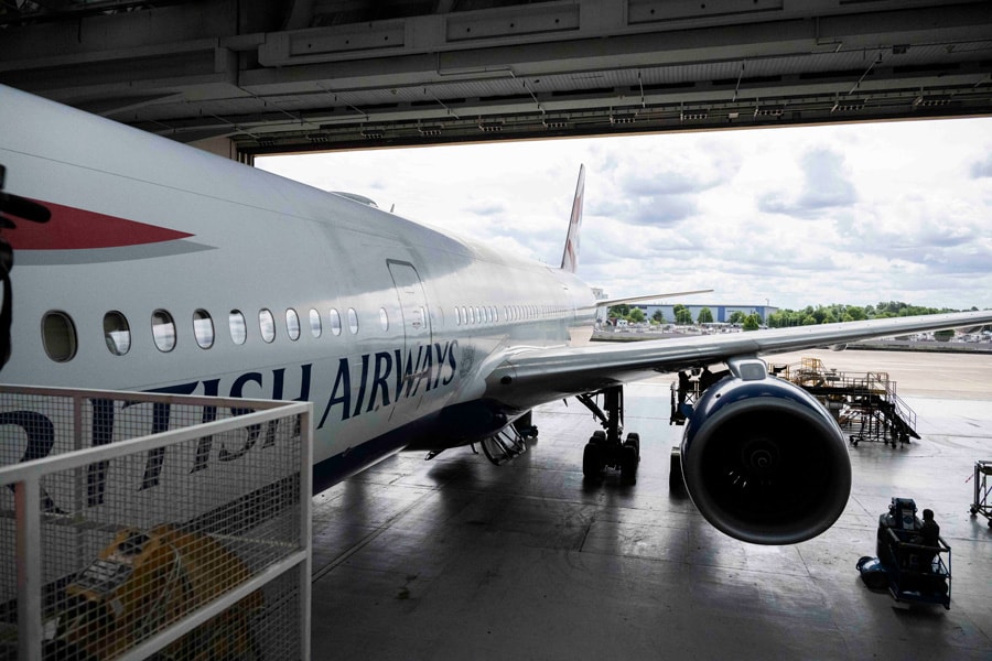 空港のなかでも、普段決して足を踏み入れることのない未知のエリアへと。