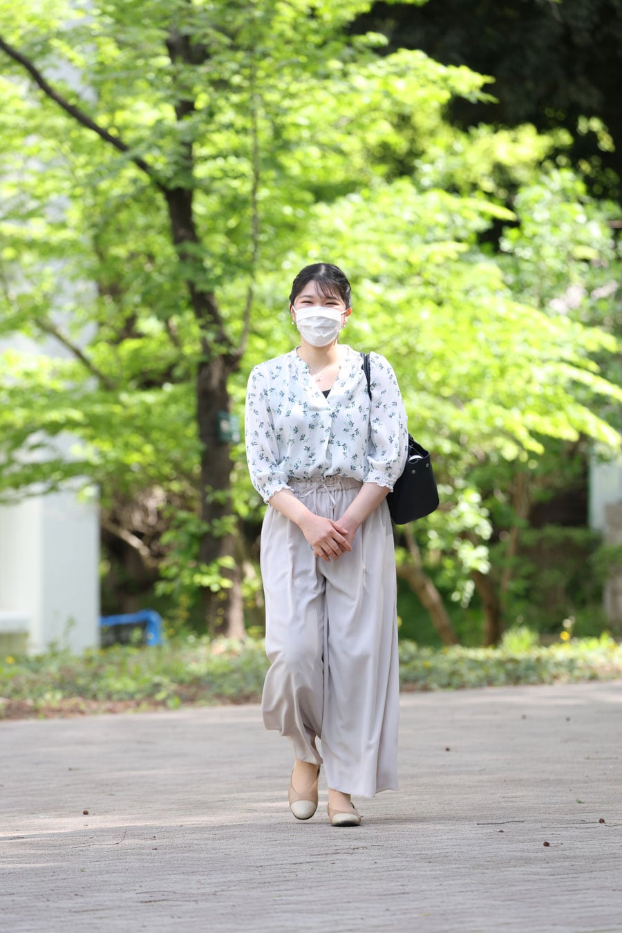 2023年4月12日 学習院大学にご通学される愛子さま。©JMPA