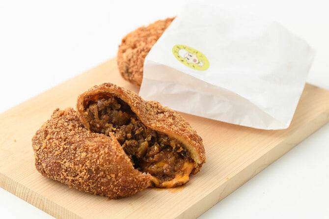 【京都府】SOU「和食屋さんのカレーパン」各300円。