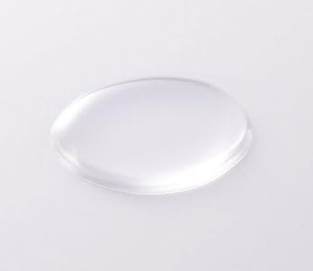 透明で気持ち柔らかさもあるテクスチャー。肌がふわふわすべすべ感触に。