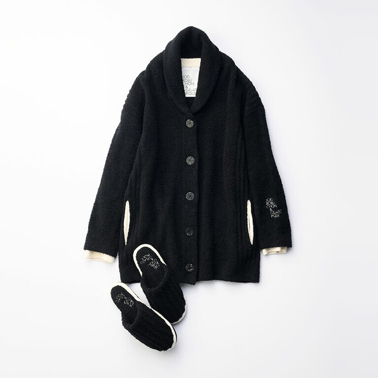 カーディガン 12,320円、ルームシューズ 4,290円／gelato pique 表参道ヒルズ店