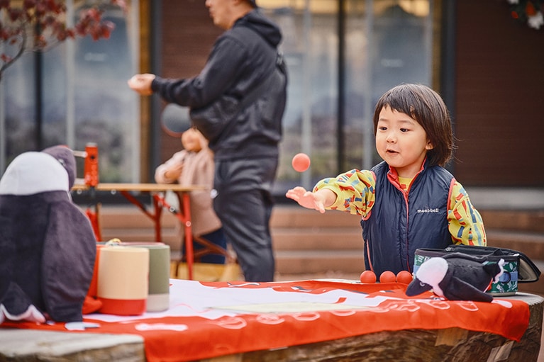 チャムスのゲームグッズを全力体験できるコーナーも。