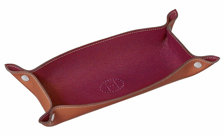 セリエステッチがアクセント。ペンケース「ミーズ・エ・ルランス・デスク」(H14cm×W26.5cm)57,000円／エルメス(エルメスジャポン)