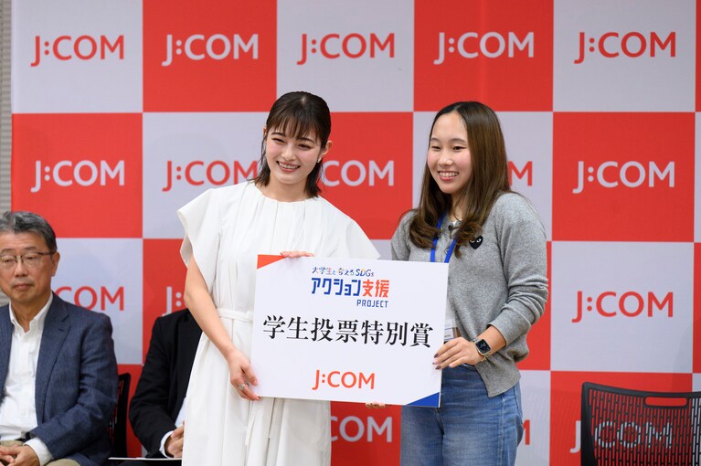 井上咲楽さんは、ポスターセッションで、話しているときの神藤さんの楽しそうな表情も印象的だったとコメント。