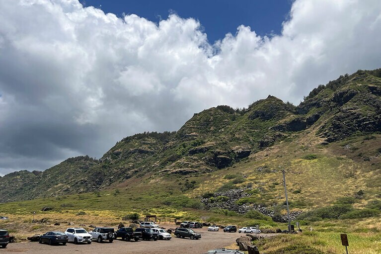 ワイアナエ山脈。伝説によると、この山脈に住む妹と、コオラウ山脈に住む兄、仲良しの兄妹がくっついた結果、オアフ島ができたとか。