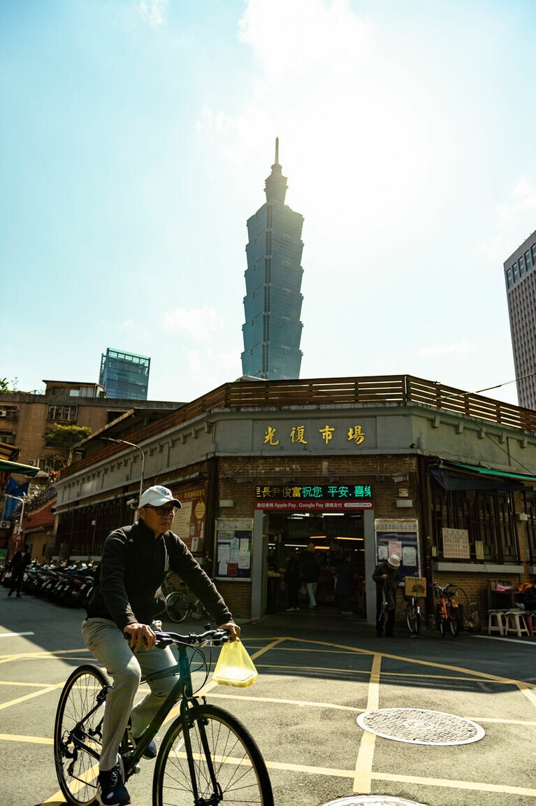 2004年に完成した台北の新しいランドマーク、台北101。地上101階建て。509.2メートルを誇る。