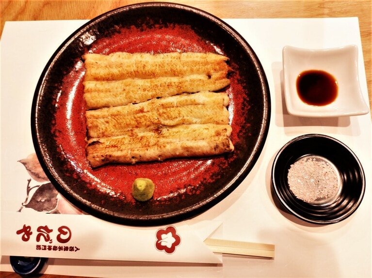 「白焼き 大」7,480円～、うなぎの種類により、値段は異なる。