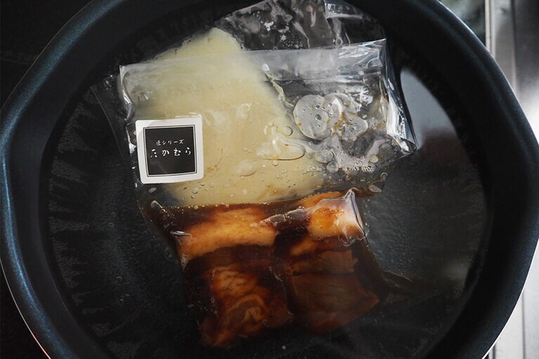 湯せんで15分ほど温めてからいただきます。※パッケージは予告なく変更になる場合があります。