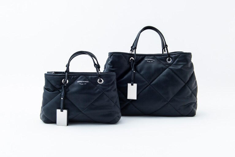 左から： キルティング(小) 43,000円、キルティング(大) 47,000円