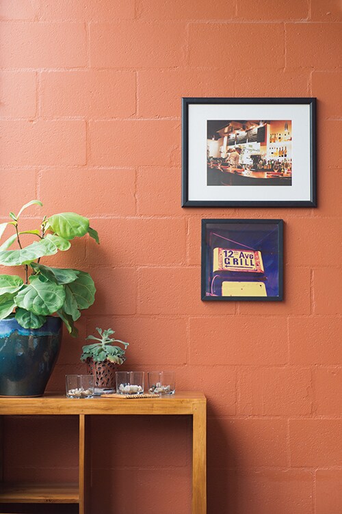 スタイリッシュなロゴやインテリア。