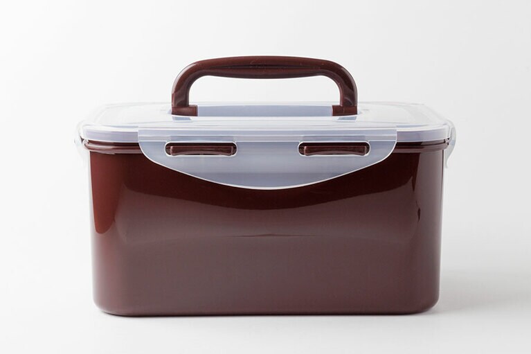 キムチ用タッパー W2,000。