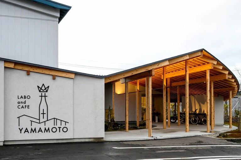 JR五能線の東八森駅から徒歩5分の場所にある。