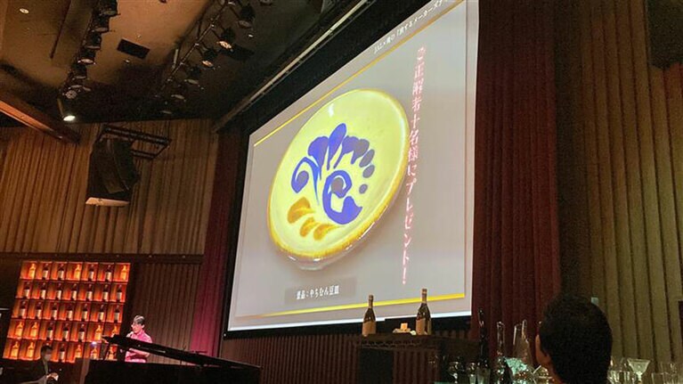 沖縄の工芸品「やちむん」が抽選でプレゼントされるクイズイベントも開催された。