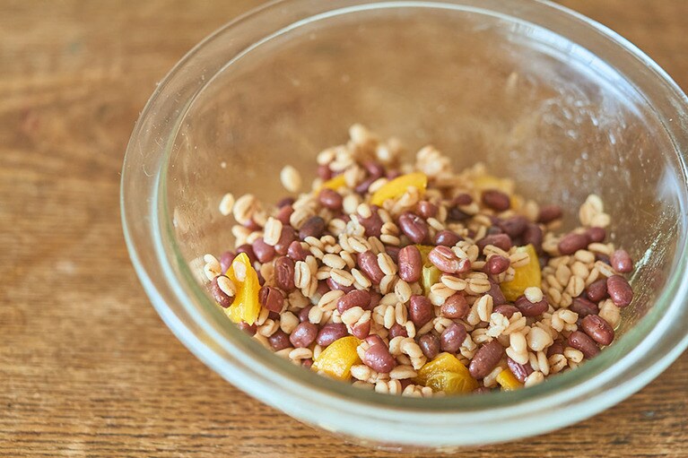 【豆と押し麦のスパイスマリネ】