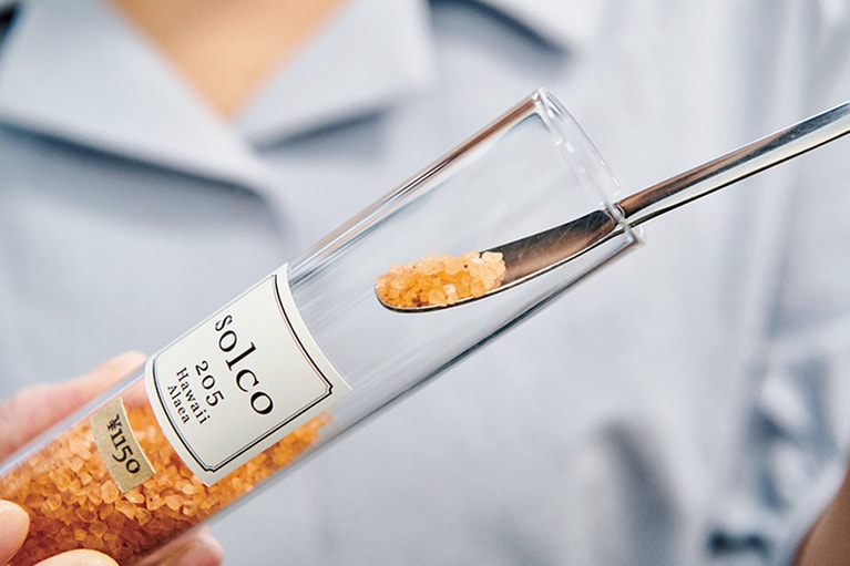 塩の容器には本物の試験管を採用。