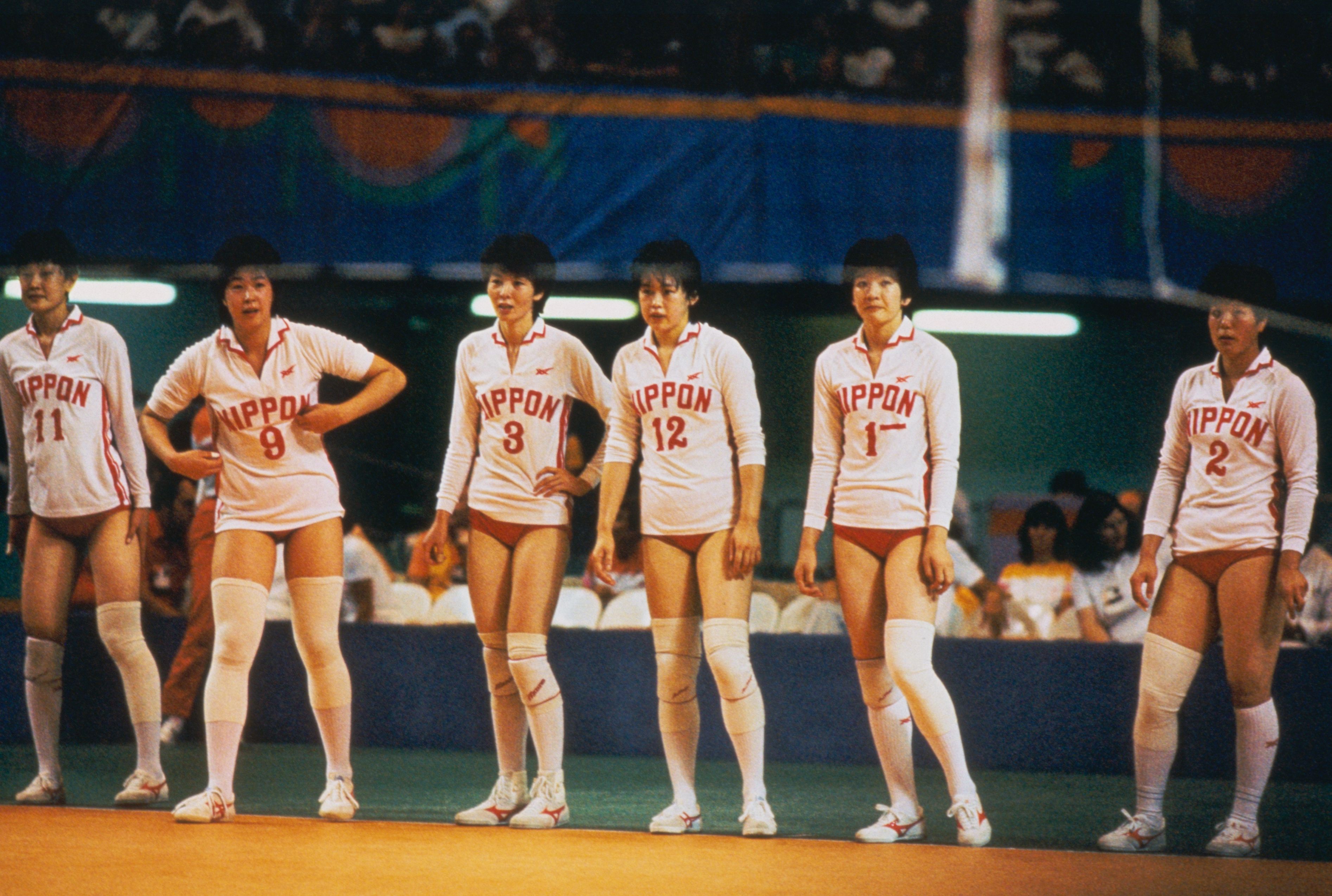 銅メダルを獲得した1984年ロサンゼルス五輪での中田久美（右から3番目）　©文藝春秋