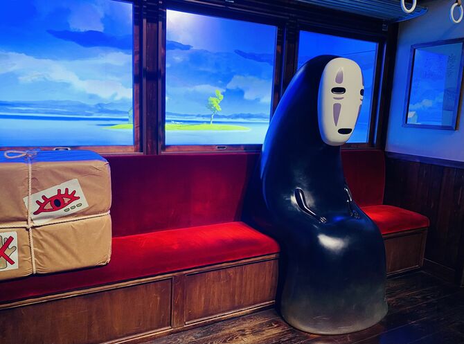 カオナシとツーショットが撮れる ©Studio Ghibli