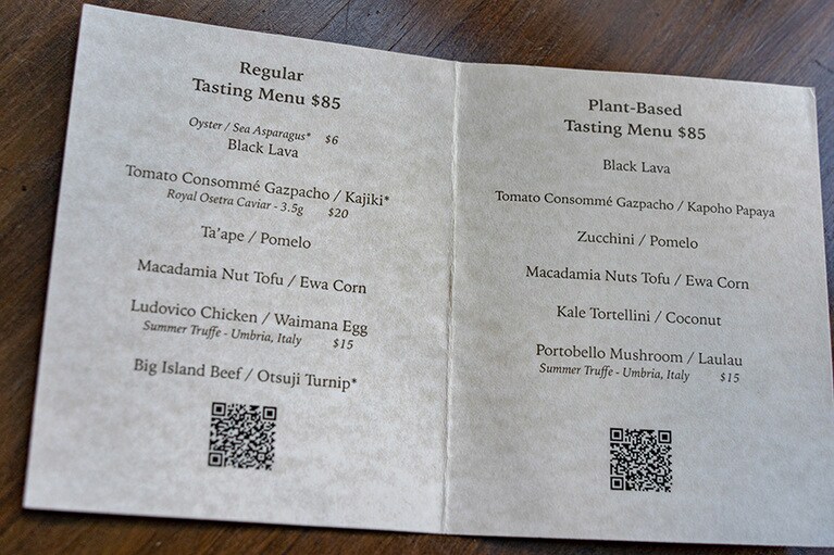 QRコードで読み込むと、料理の内容やシェフの思いが記されています。