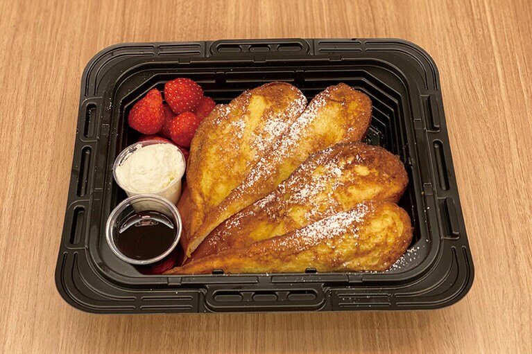 「フラッフィーフレンチトースト」900円。