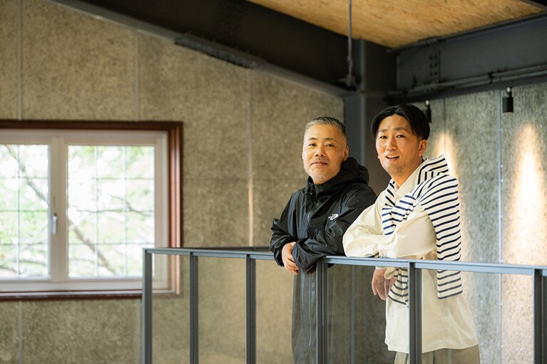 ビショップの代表取締役社長・森 威氏（左）と、ザ・ノース・フェイス事業部長・高梨 亮氏（右）。