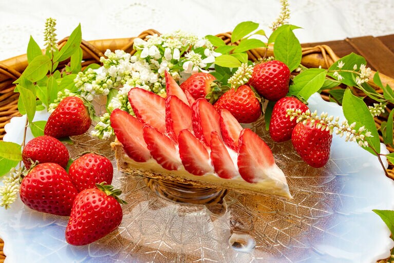 「青森県弘前市産 いわきとそら農園 “立夏ジューシー”のタルト」piece 1,134円。