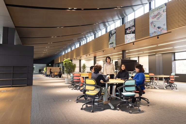 研究環境が整っていることはもちろん、日本標準時や宇宙天気予報などの公的サービスの提供を通じて社会貢献の実感も得られる職場。