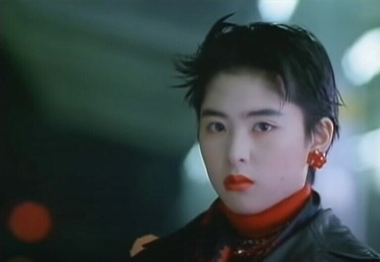 JR東海1988年の『クリスマスエクスプレス』CM。こちらは深津絵里ちゃんを待たせていた彼がどうにか間に合っている！　柱の影からブレイクダンスで出てくるんだよなあ。