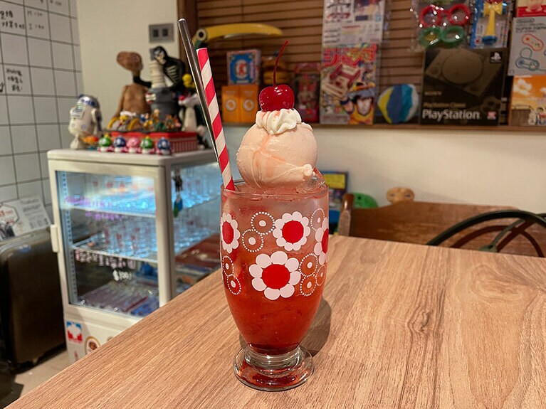 自熬草苺SODA（苺ソーダ）150元。