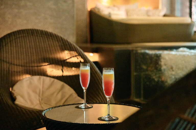 ウェルカムドリンク（ノンアルコール）のサービスも。冷たいドリンクを片手に、ととのった身体をゆるやかにクールダウン。