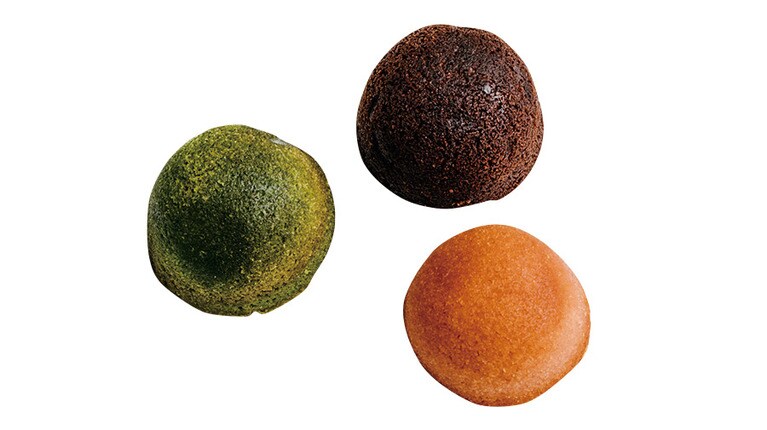 CHATROISのOteteプチフィナンシェ。左から、抹茶、苺、ショコラ。各5個入 1,000円。