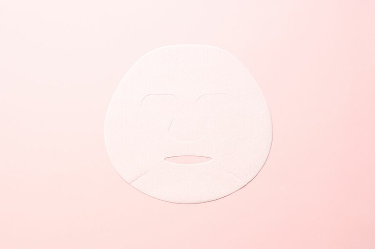 「コクーンモイスチュア まゆフェイスパック」。この状態で販売されています。