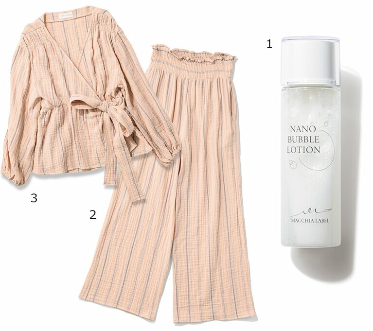 1：攪拌ボールを用い、ボトルを振るだけでナノサイズ(直径0.0001mm以下)の気泡を発生させられる化粧水。ナノバブルは肌に浸透していくため、同時に化粧水の浸透をサポート。ナノバブルローション100mL 4,400円／マキアレイベル
2・3：スクワランやコラーゲンなど美容成分を生地に配合したエニワイズ加工のルームウェア。着るだけで肌に潤いを与え乾燥を防ぐ、まさに美容パジャマ。(2 ガーゼハイウエストロングパンツ 6,930円、3 ガーゼカシュクールトップス 7,480円)／スナイデル ホーム(SNIDEL ルミネ新宿2店)