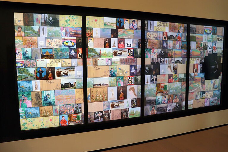 チームラボが手掛けたデジタルコレクションウォール。