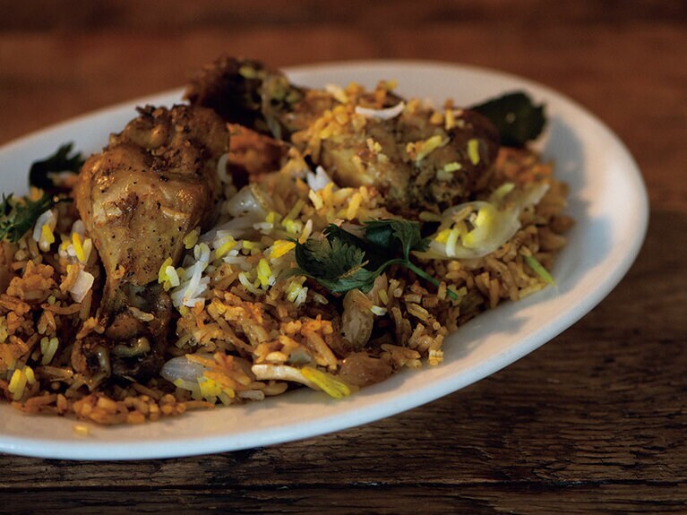 複雑なスパイスの香りで、南インドに瞬間トリップ。チキンビリヤニ 1食分 240g 1,000円(税込)／エリックサウス