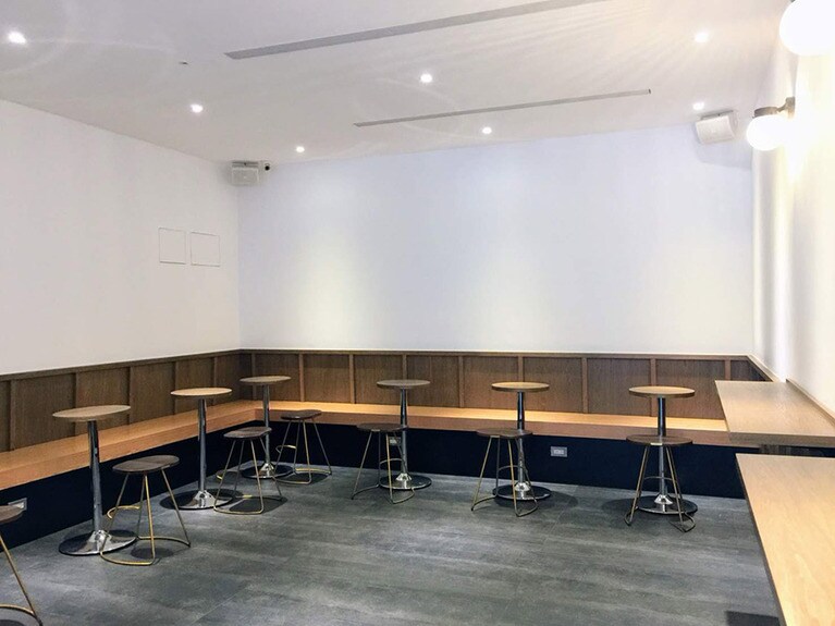 イートインスペースは約10席のみ。