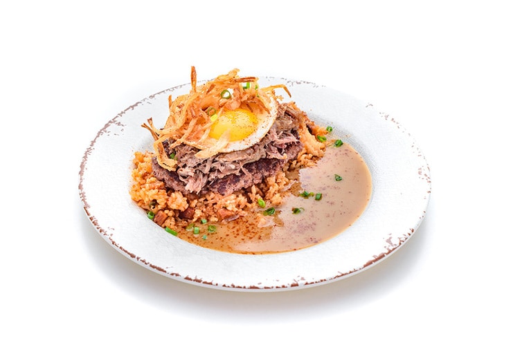 クラシックアメリカンバーガーのような純アメリカンスタイルと、すき焼きロコモコのようなハワイご当地グルメをうまくバランスさせることを大切に考えたというスペシャルアイテムは、すべて5.99～11.99ドル。ワイキキにしては破格の安さなのも嬉しい。