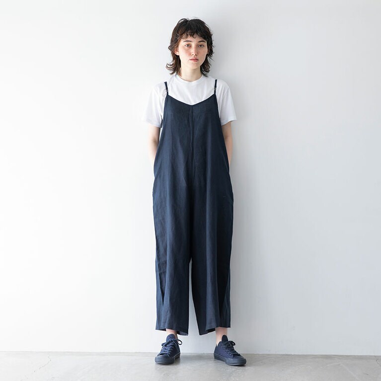 weeksdays ALL STAR 100 OXとweeksdaysで人気のサロペットを組み合わせたセット 22,000円(税込)。