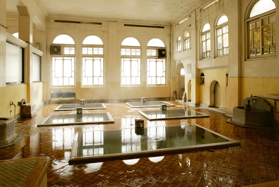 大正ロマンの雰囲気が素敵な大浴場「元禄の湯」。