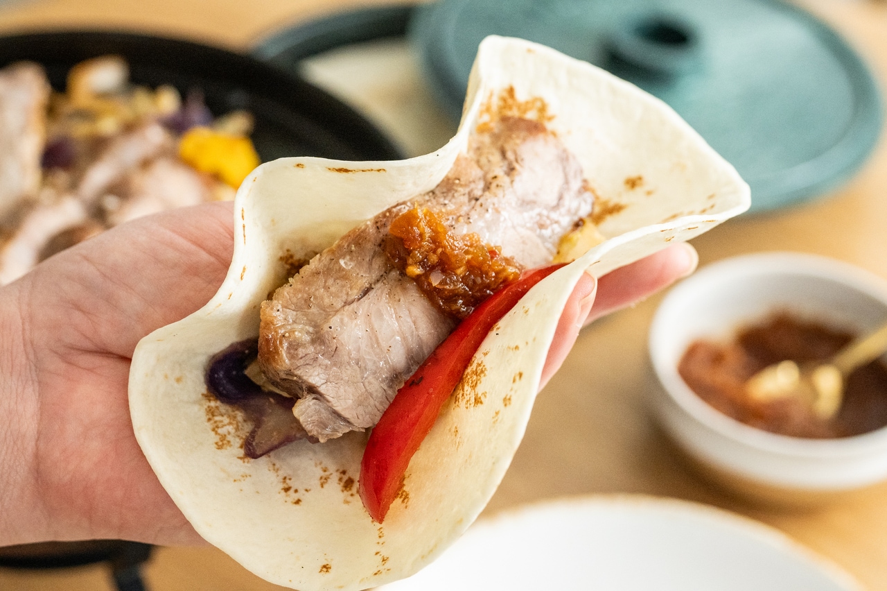 トルティーヤで巻いていただきます。