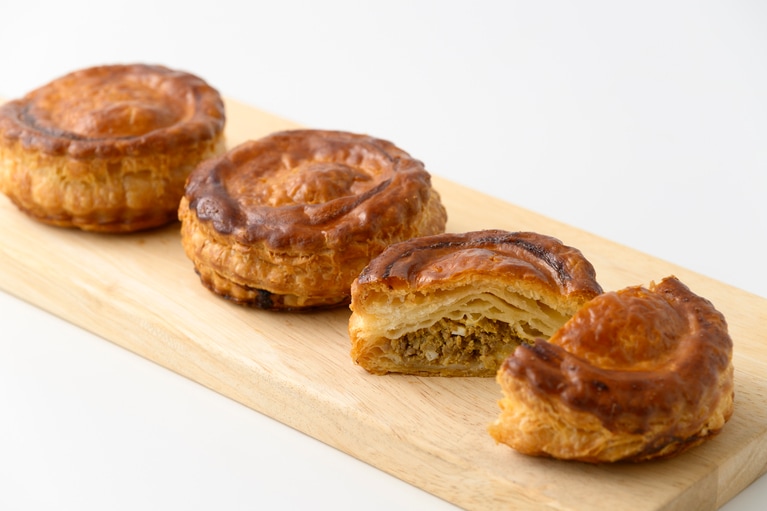 神戸牛のミートパイ 2,000円（4個入り）。