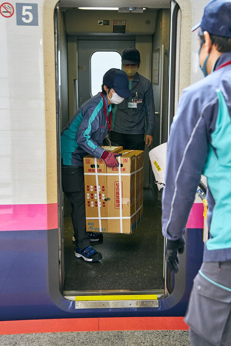 新幹線輸送の様子。