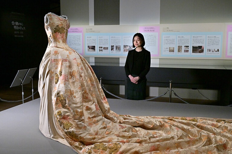 「受け継がれし明治のドレス」展